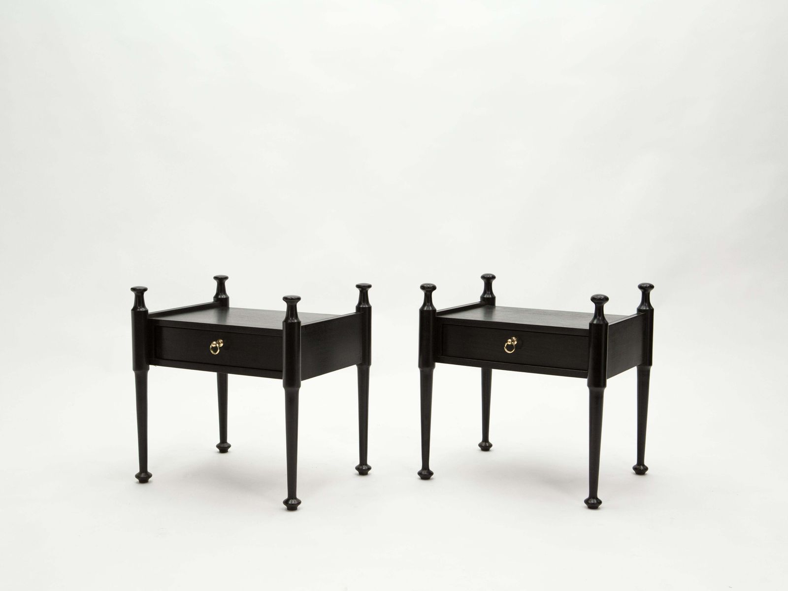 photo vinterior Paire de tables de chevet françaises en bois teinté noir et laiton, années 1970