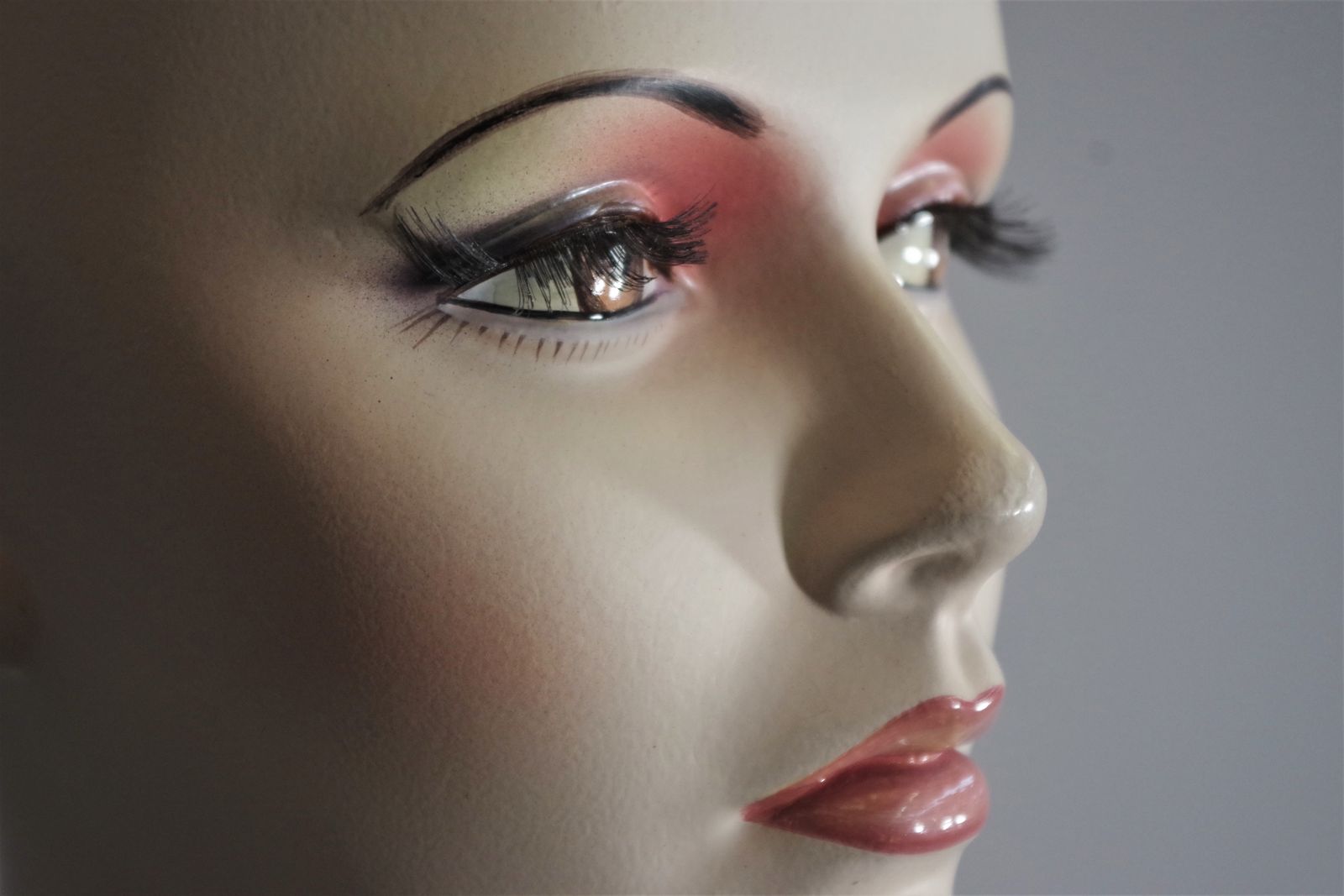 photo vinterior Woman Mannequin In Polypropylene 70s