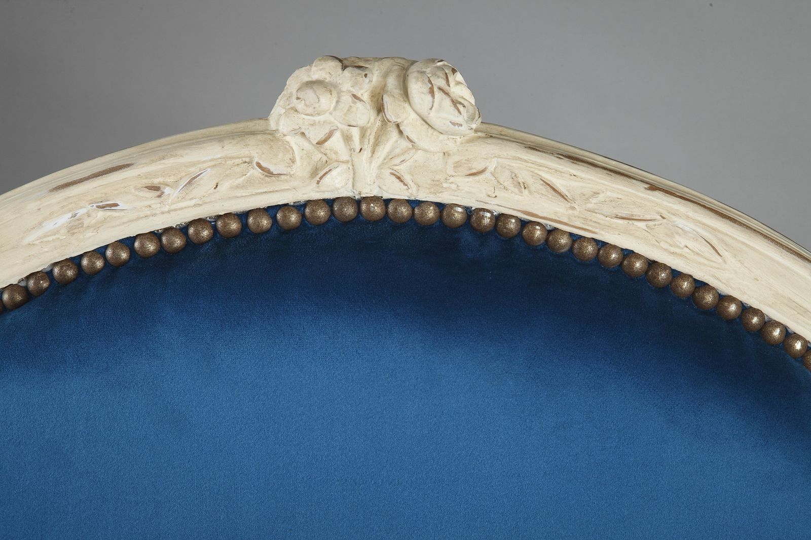 5932.0 Quatre fauteuils en velours bleu paon d'époque Louis XV photo