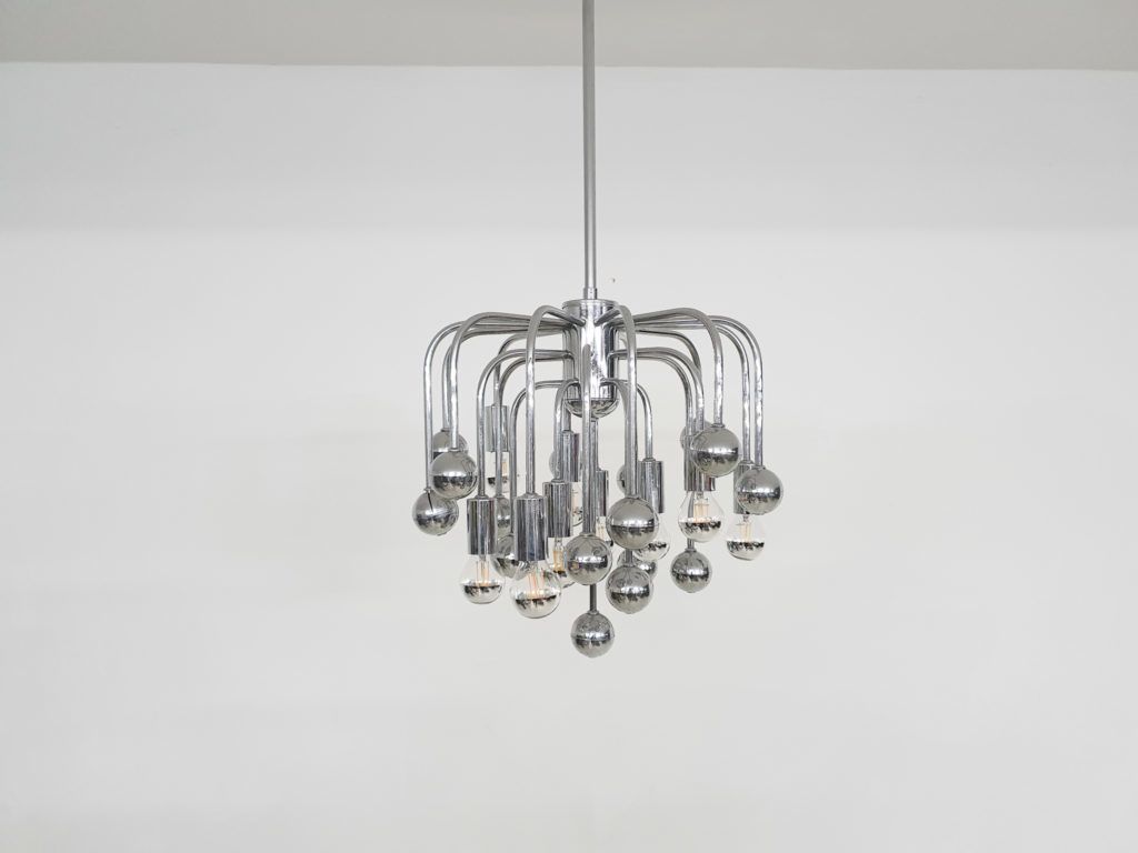 Set Van Twee Zilveren "Sputnik" Design Hanglampen photo 1200.576
