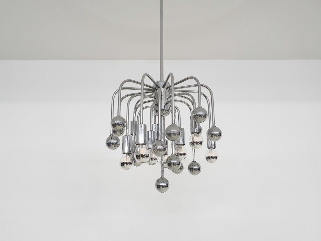 Set Van Twee Zilveren "Sputnik" Design Hanglampen photo vinterior