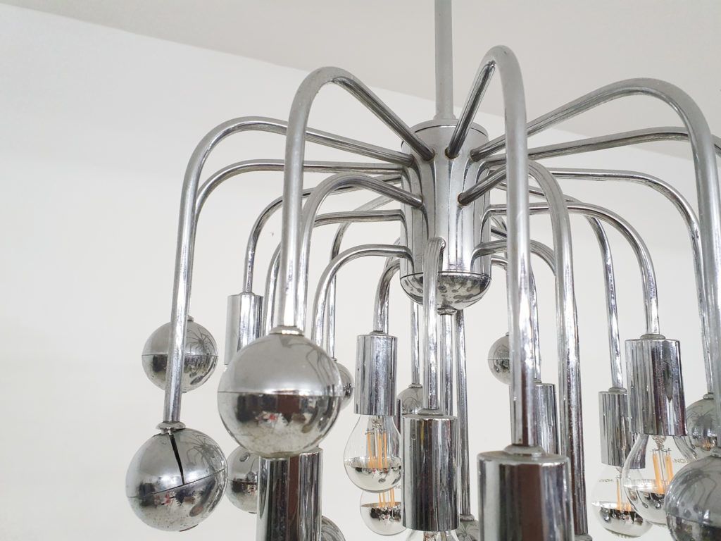 photo vinterior Set Van Twee Zilveren "Sputnik" Design Hanglampen