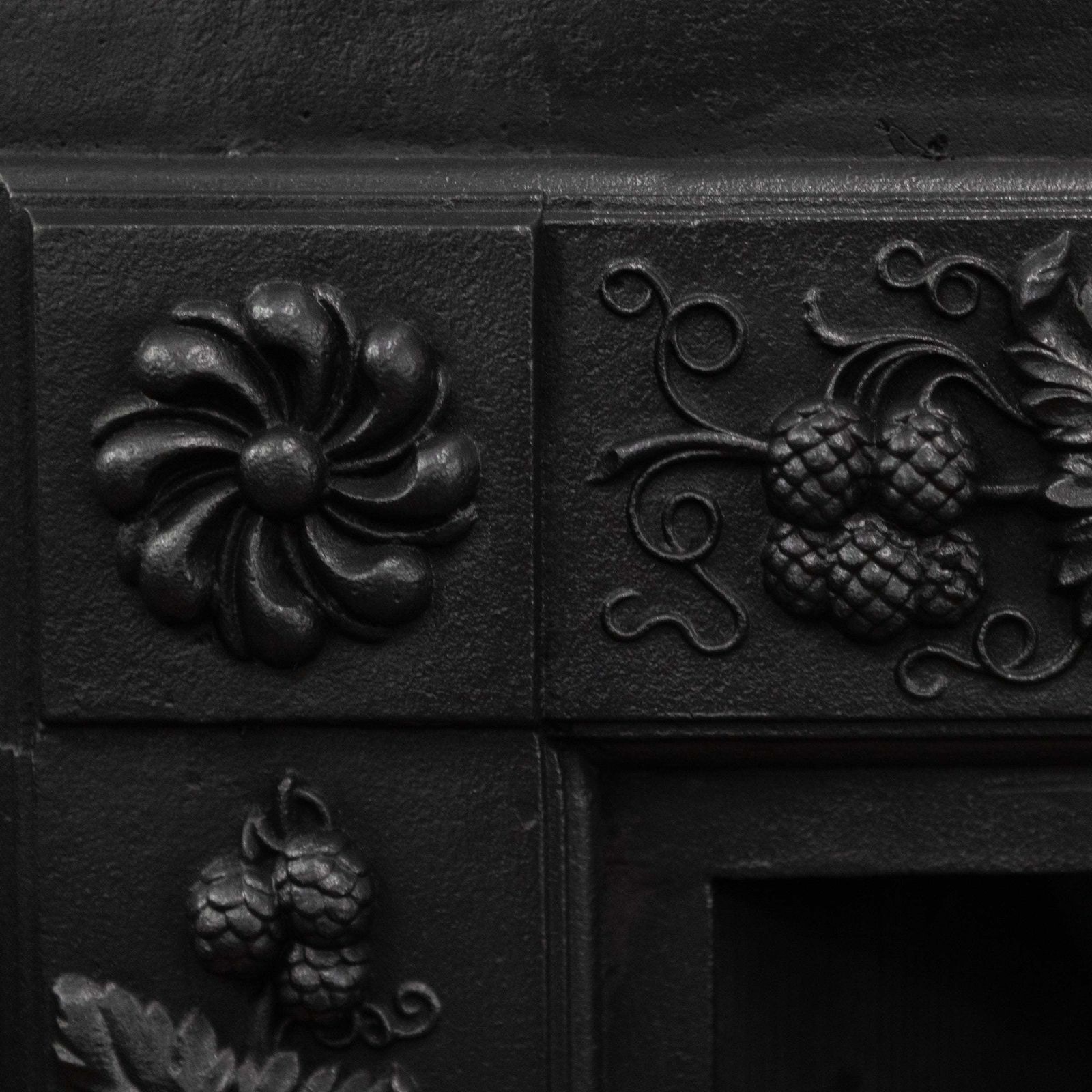 Antique Ornate Georgian Cast Iron Hob Grate Insert photo for sale