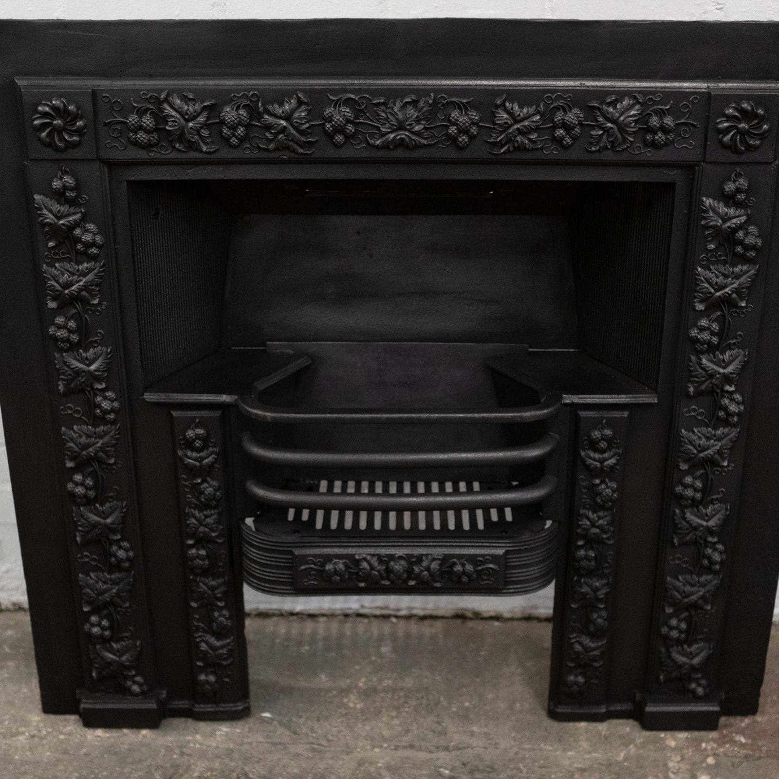 2200.0 Antique Ornate Georgian Cast Iron Hob Grate Insert photo