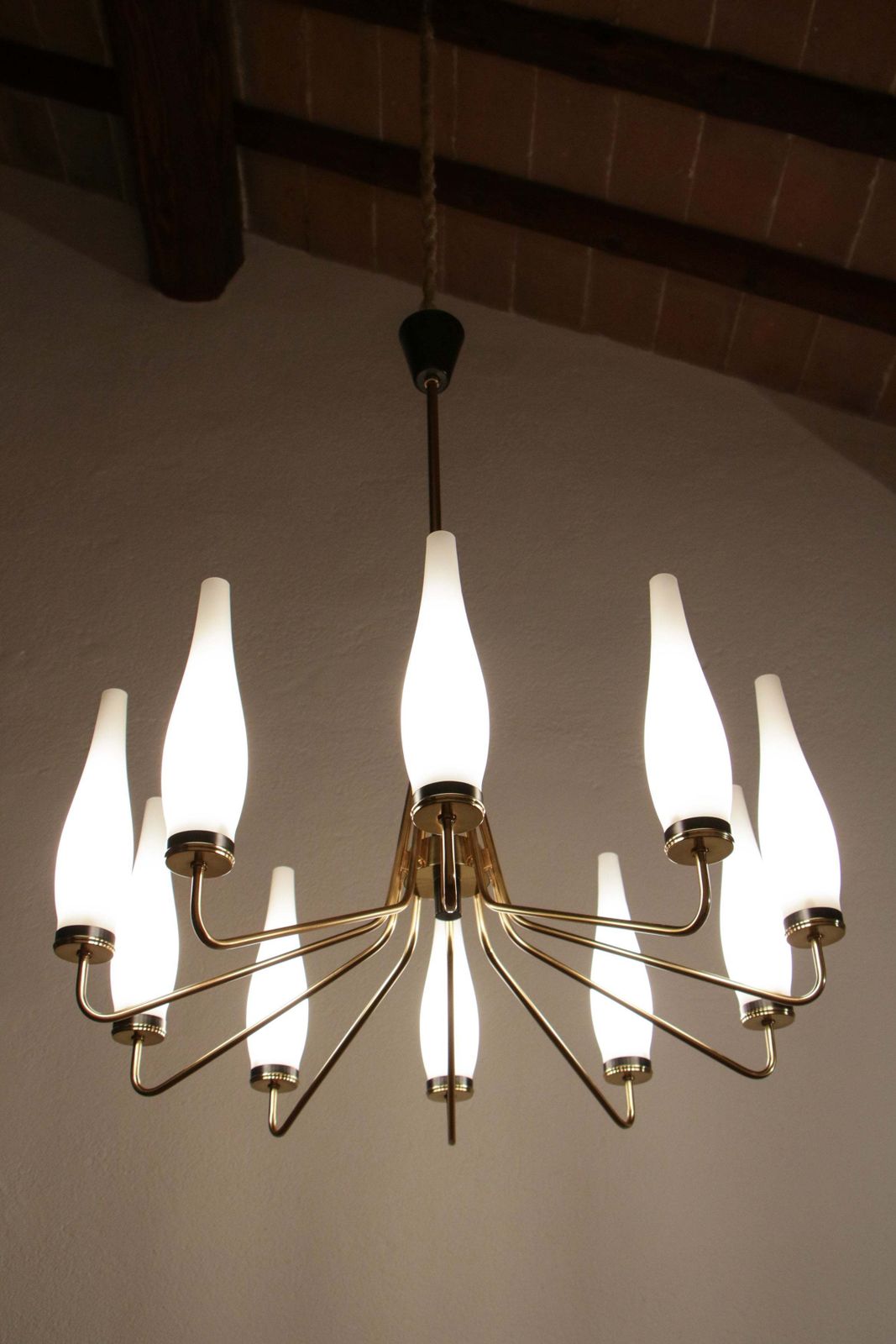 Italian Mid Century Modern Ten Lights Chandelier Attributer To Stilnovo, 1950s