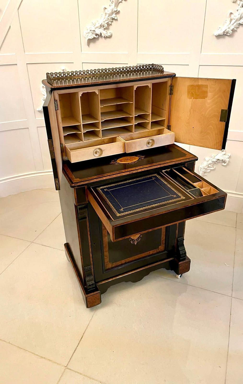 Unusual Antique Victorian Quality Ebonised And Burr Walnut Inlaid Writing Desk photo 2885.0