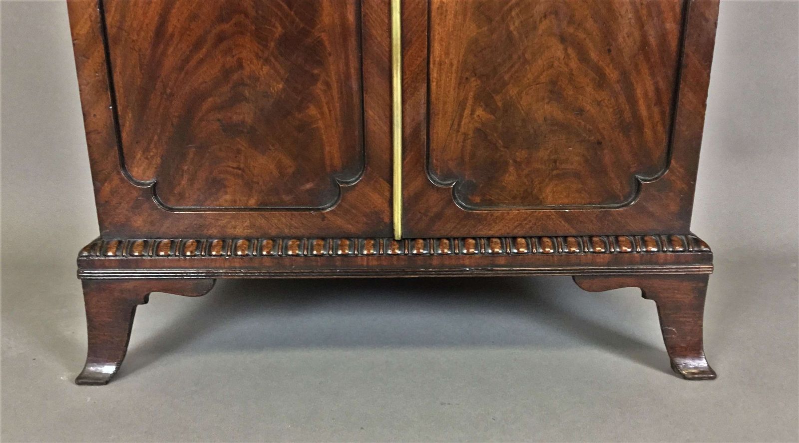 photo vinterior Regency Mahogany Secretaire Cabinet Of Small Proportions