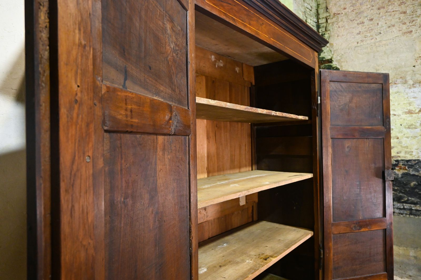 photo vinterior Large 18th Century Spanish   Catalonian Armoire