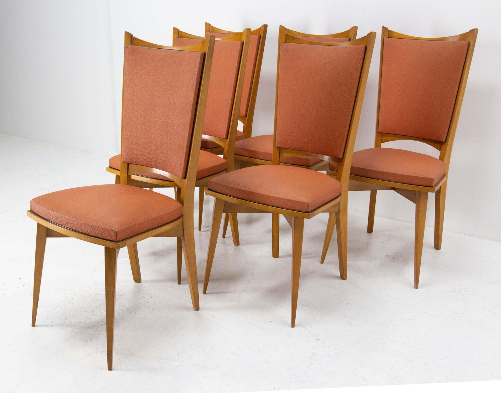 Six chaises de salle à manger mid-century françaises en hêtre et moleskine rouge, vers 1950 photo for sale