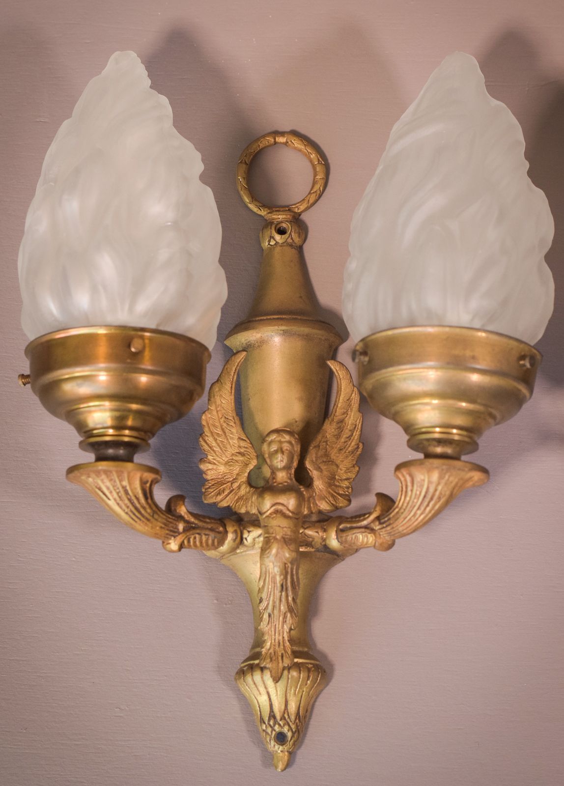 Klassiek Paar Wandlampen Met Engelen photo furniture