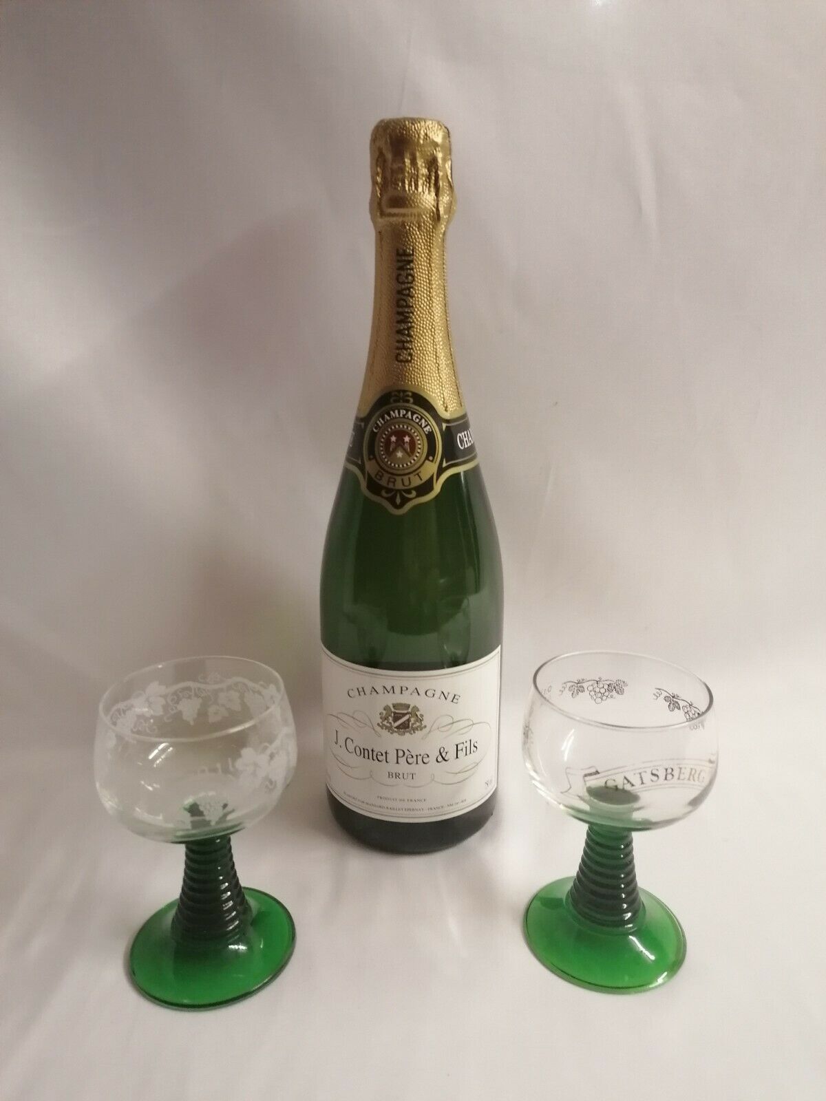 Vintage Set X 1 Dark Green Gatsberg + 1 Clear Glass White Grapes Pattern Wine photo furniture
