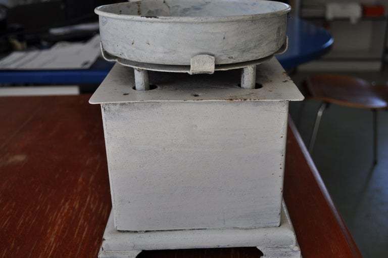Vintage Kitchen Scale, Circa 1950s photo vinterior