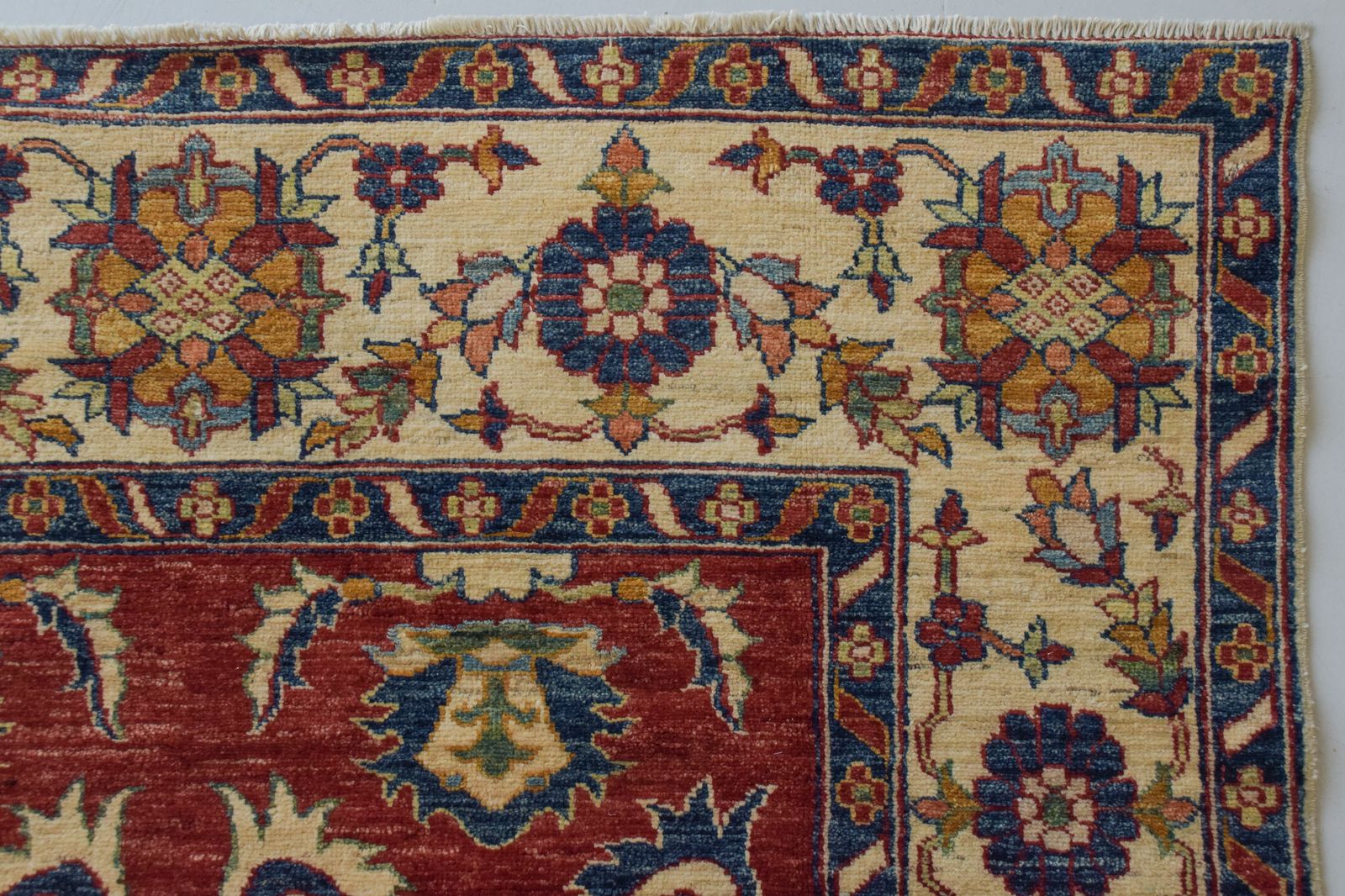 Traditioneel Handgeweven Tapijt In Sultanabad Stijl photo buy