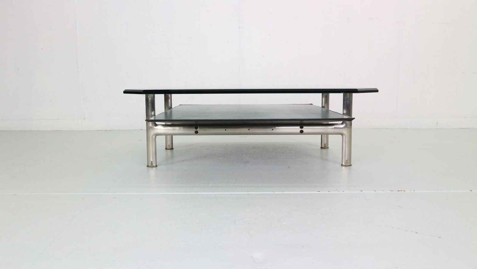 1622.0 B&B Italia 'Diesis' Two Tier Glass And Leather Coffee Table By Antonio Citterio photo