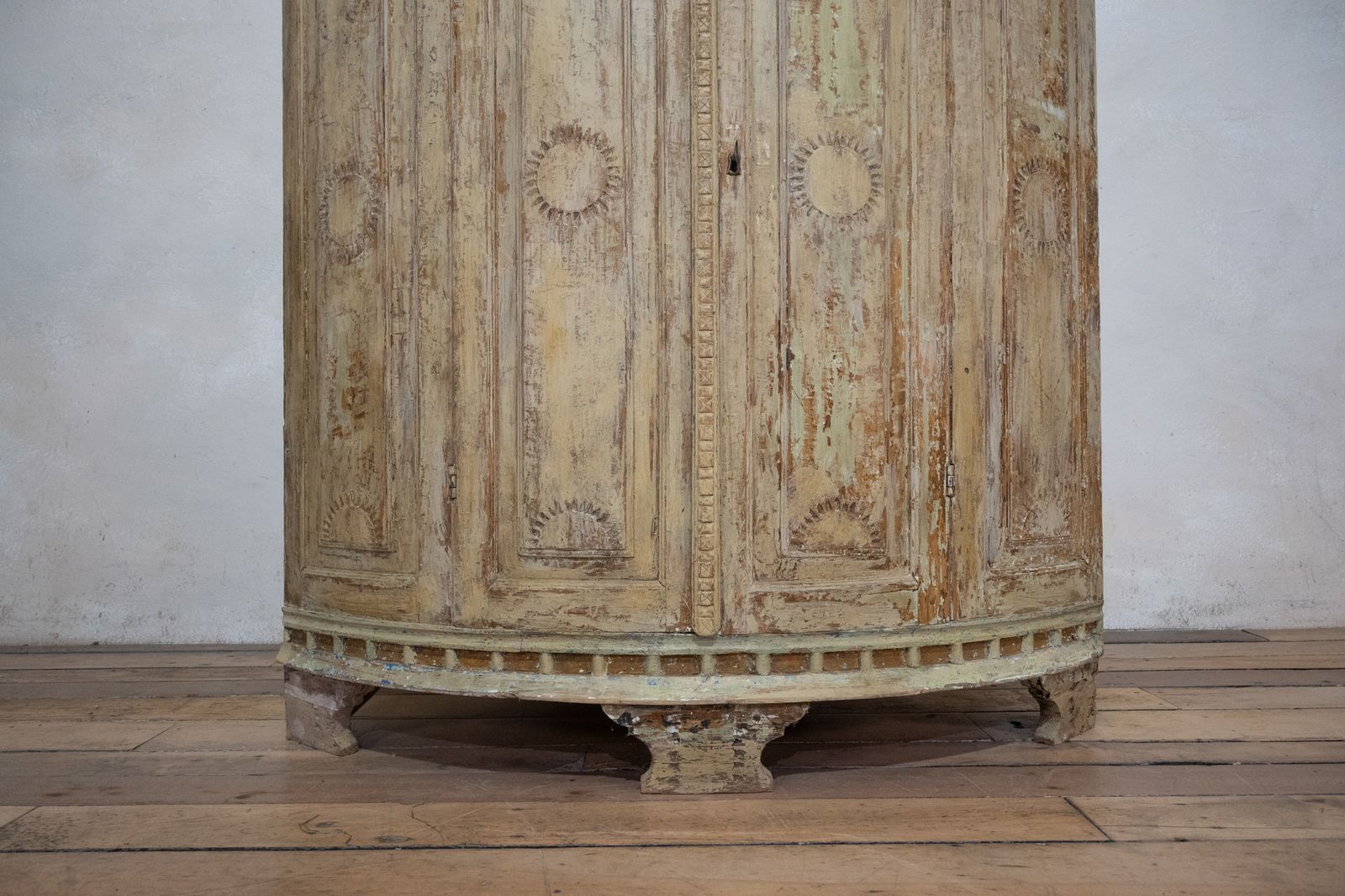 photo furniture An Exceptional Original Painted 18th Century Antique Swedish Corner Cupboard