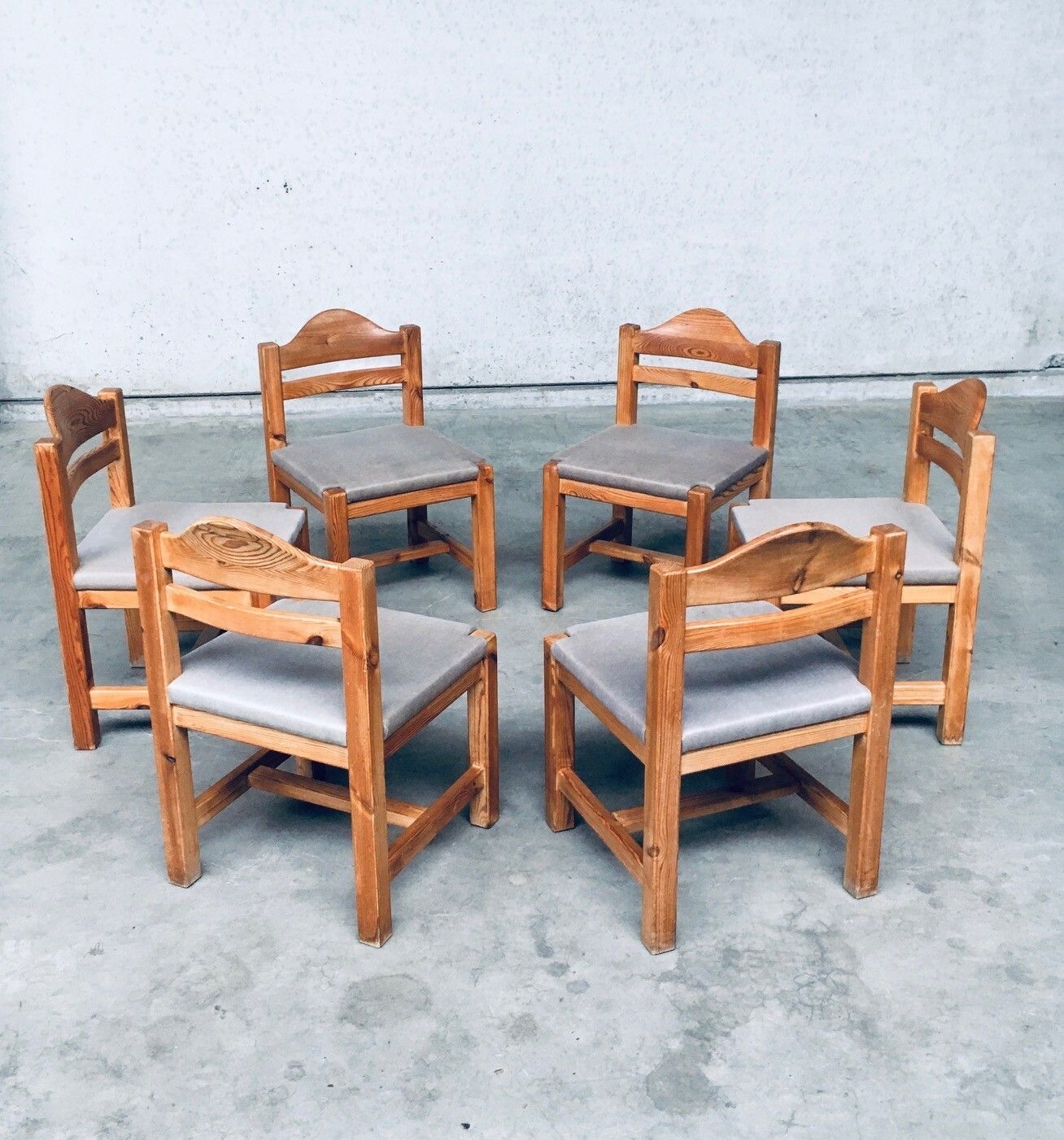 Brutalistisch Design Eetkamerstoelen Van Grenenhout – Vierkant Model, Jaren 1970 photo for sale
