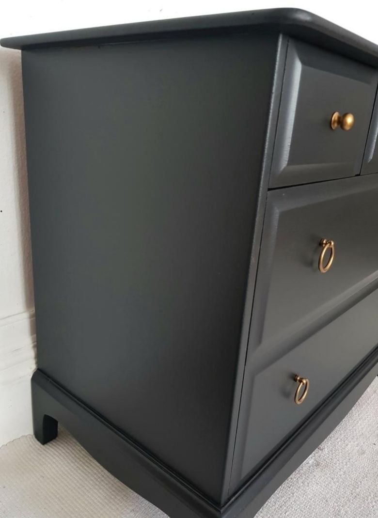 photo vinterior Stag Minstrel Painted Bedroom Set, Black Bedside Cabinets, Black Tallboy, Lowboy And & Chest Of Drawers.