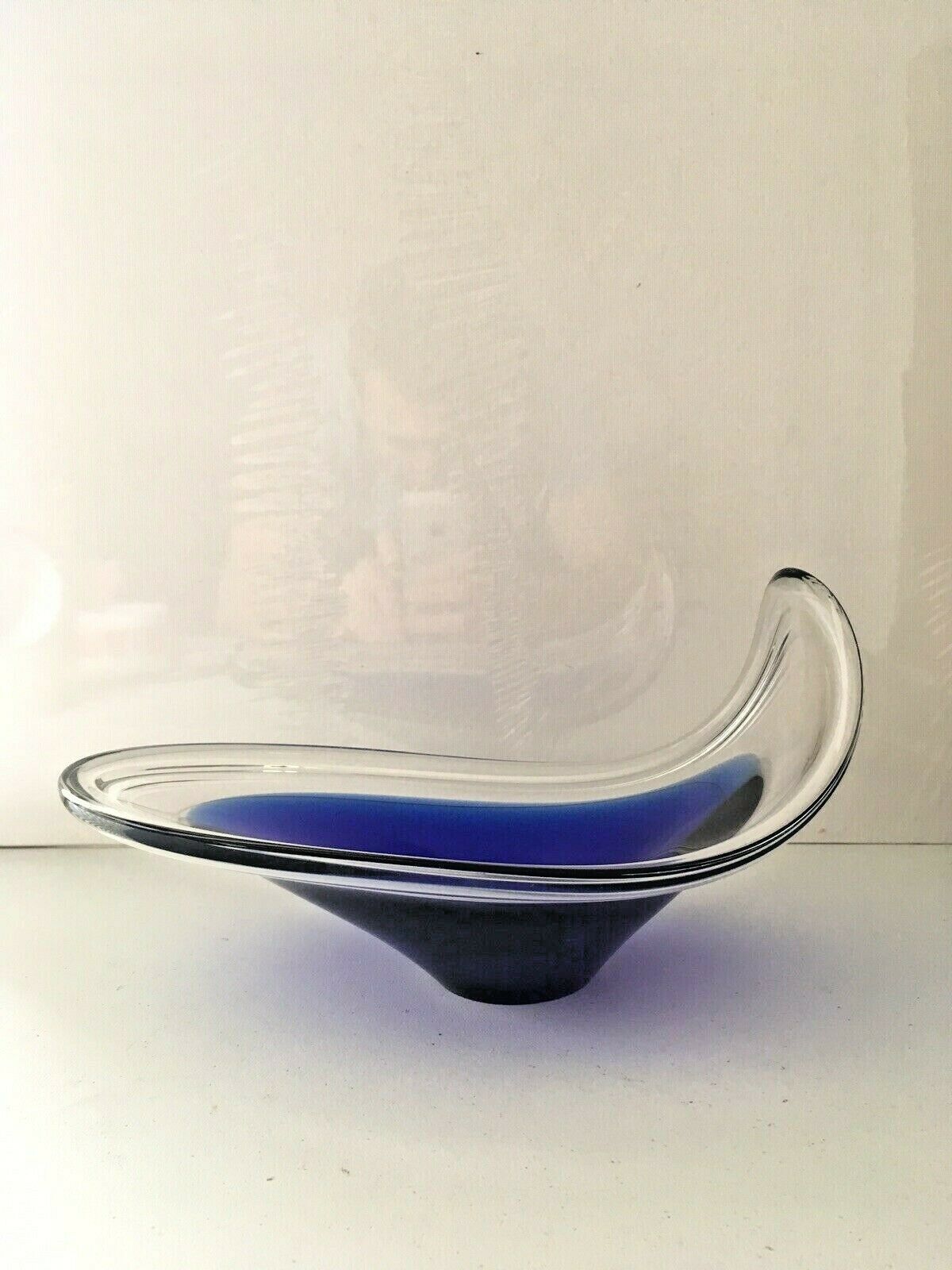 Mid Century Modern Swedish Flygsfors Blue Freeform Art Glass Bowl   Paul Kedelv photo for sale