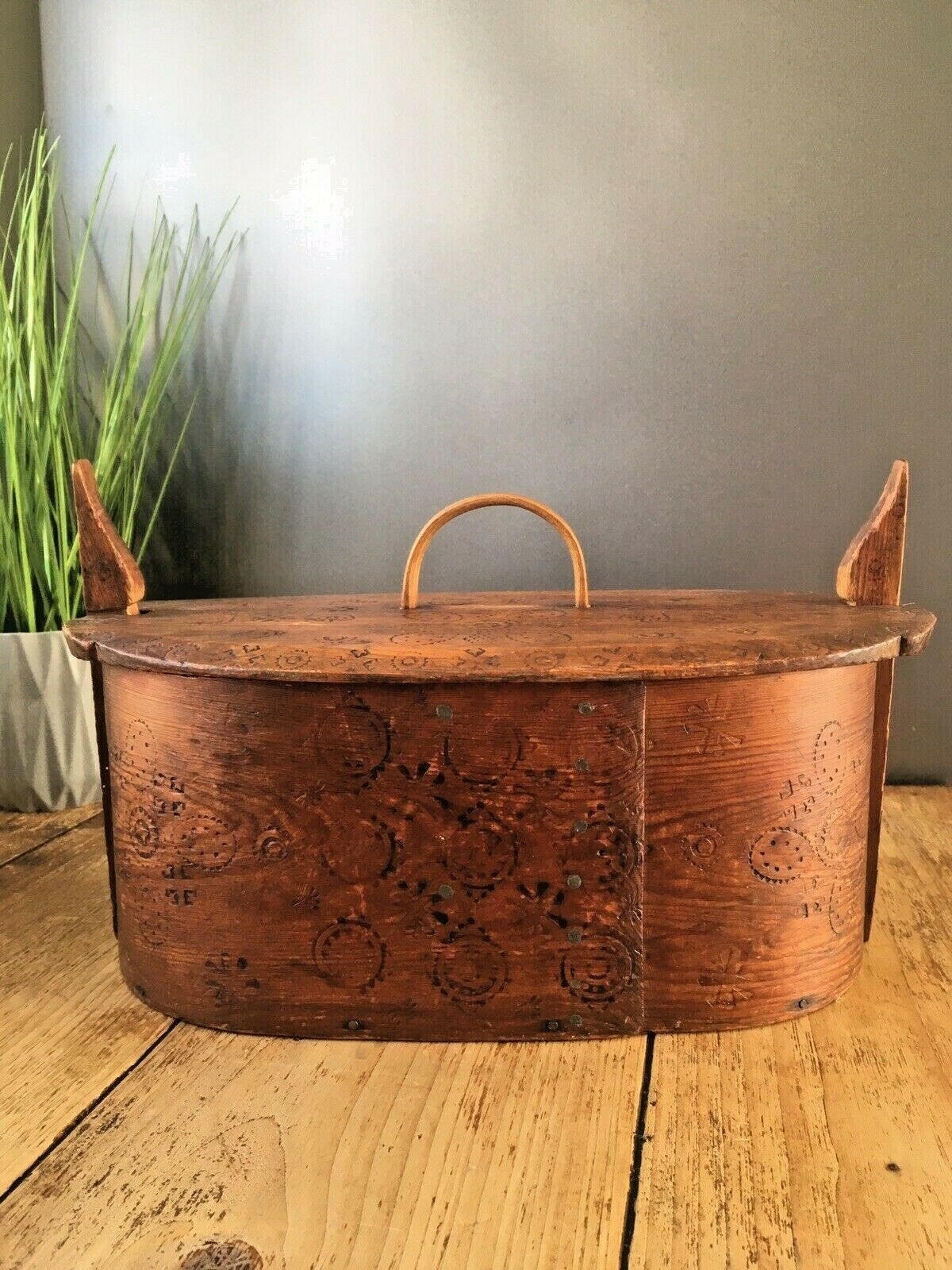 photo for sale Large Antique 19th C Norwegian Tine Bentwood Folk Art Pokerwork Box Scandinavian