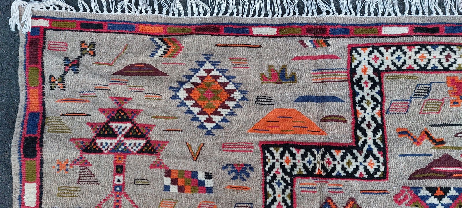 Handmade Traditional Moroccan Rug. Berber Carpet Natural Wool And Camel Hair / 8.3x5.4 Ft photo vintage