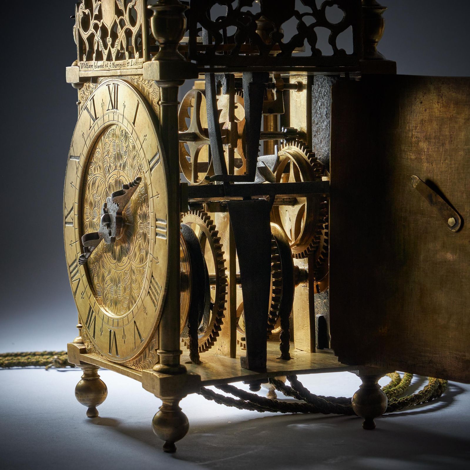 photo vinterior 17th Century First Period Lantern Clock By William Sellwood – Original Balance