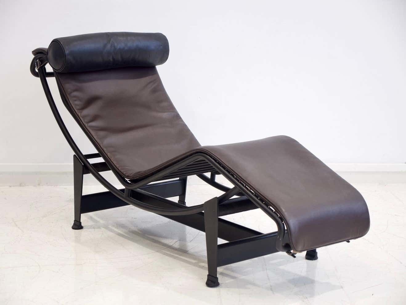 Cassina Lounger Lc4 By Le Corbusier, Charlotte Perriand And Pierre Jeanneret photo Furniture
