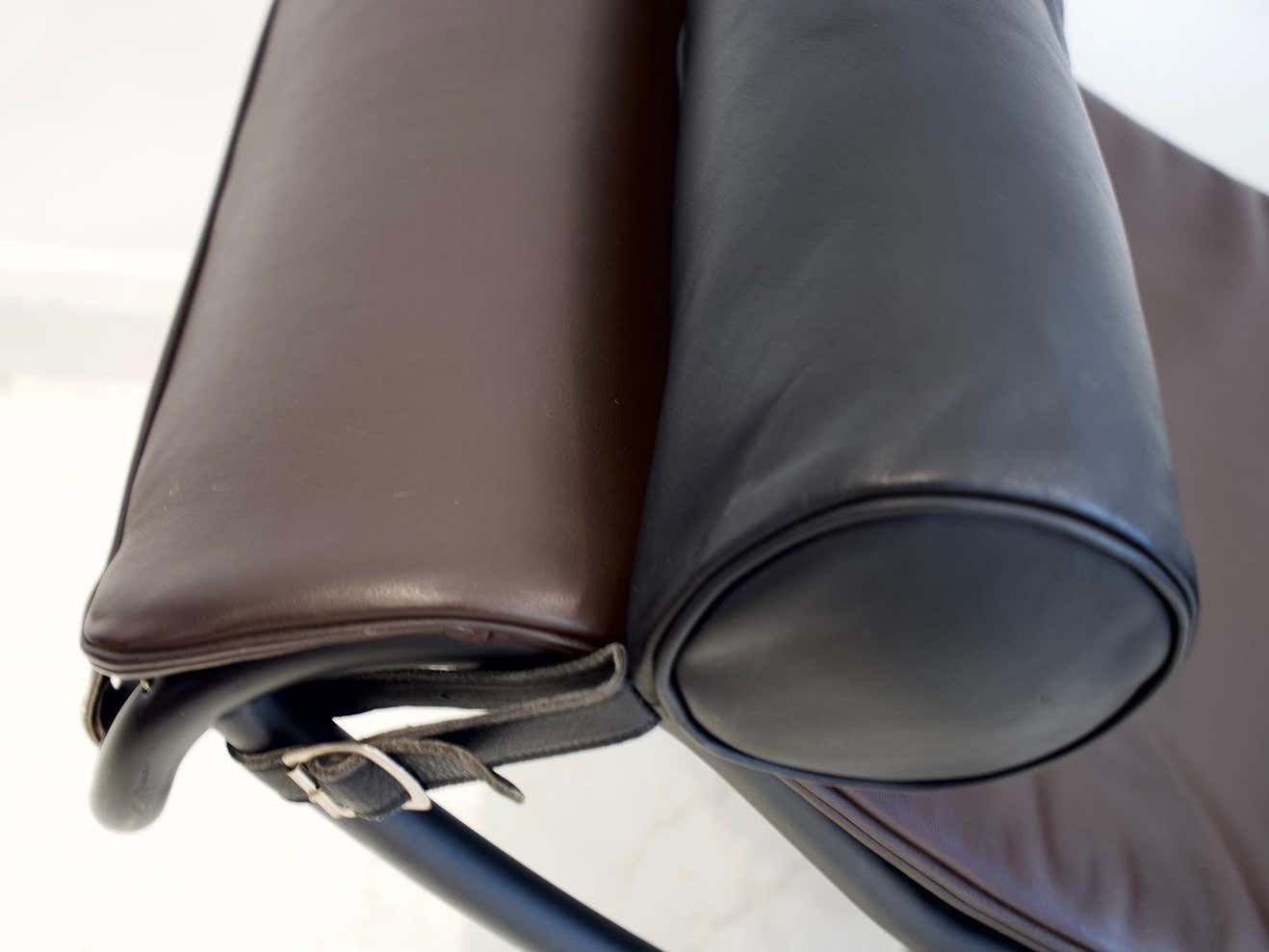 Cassina Lounger Lc4 By Le Corbusier, Charlotte Perriand And Pierre Jeanneret photo vinterior