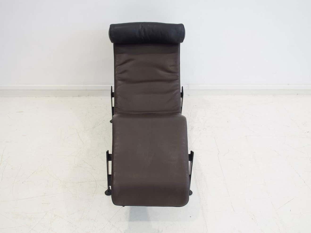 photo furniture Cassina Lounger Lc4 By Le Corbusier, Charlotte Perriand And Pierre Jeanneret