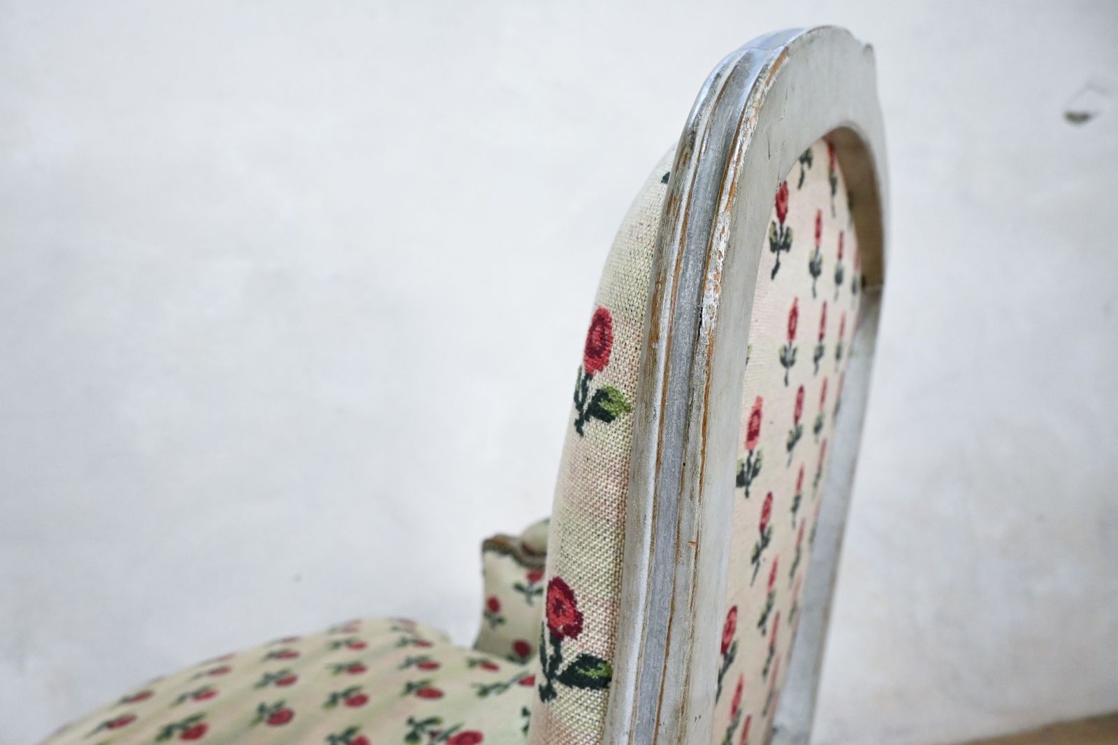 photo vintage Louis XV Grey Painted Armchair   Jean Baptiste Lebas