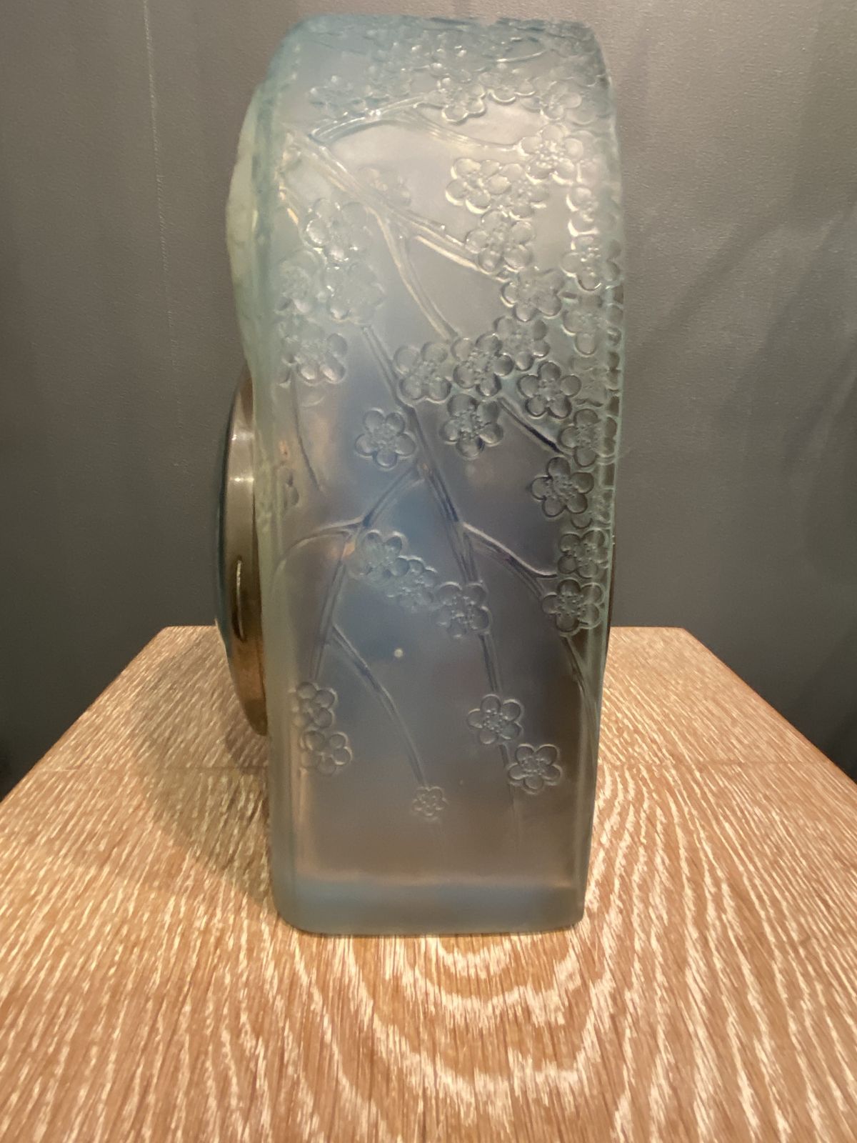 A Lalique 2 Colombes Opalescent R.Lalique Clock photo furniture