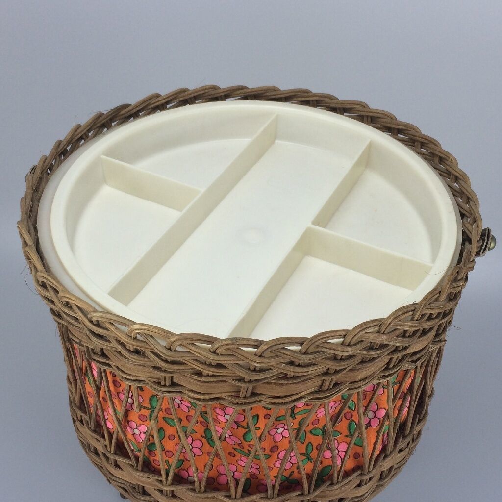 70s Sewing Box Sewing Basket Utensilio Wood Mesh Space Age Mid Century Design photo Home Decor