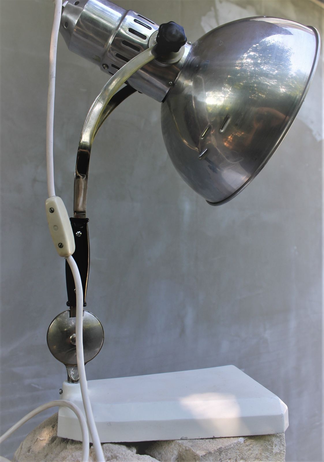 photo vintage Industrial Table Lamp 70s Light Factory Design Nickel And Steel