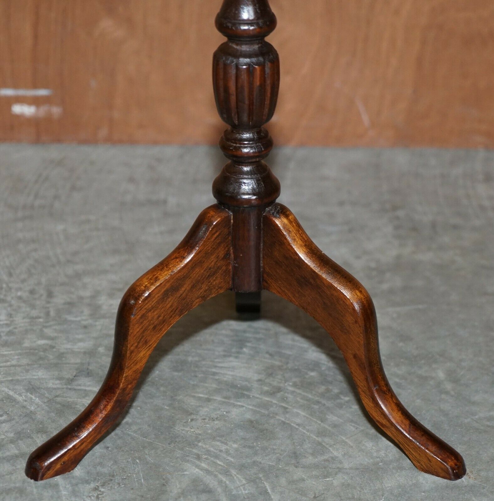 Decorative Vintage Mahogany Pie Crust Edge Tripod Lamp Side End Wine Table photo buy