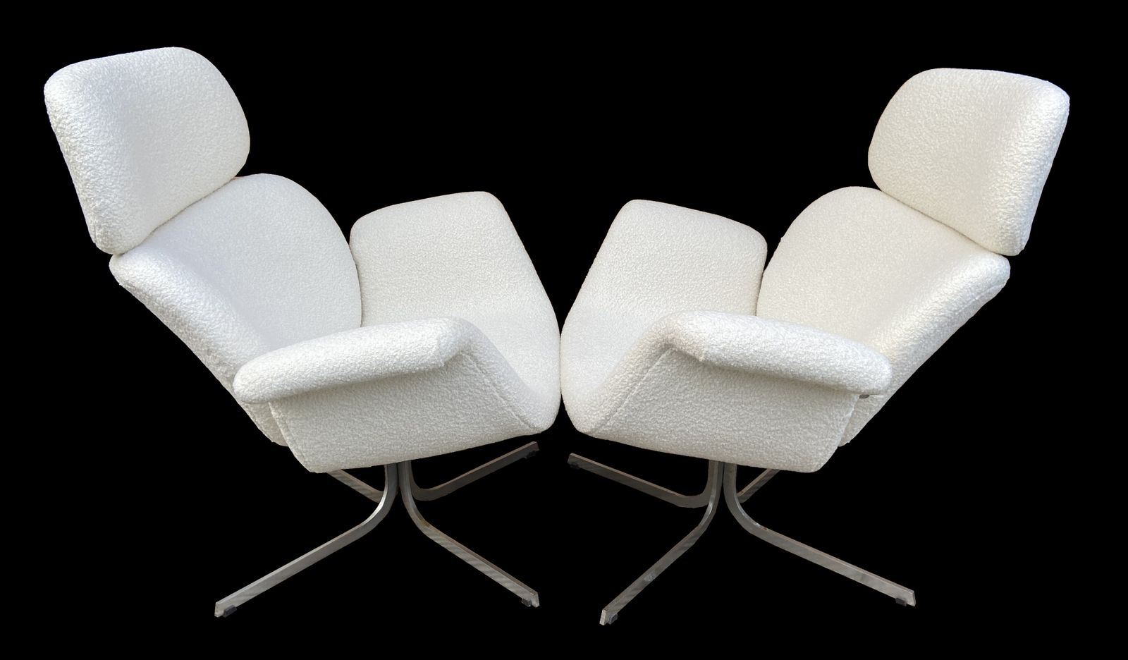 Pair Of Early Model F545, Large Tulip Chairs By Pierre Paulin For Artifort Reupholstered In Off White Boucle Fabric