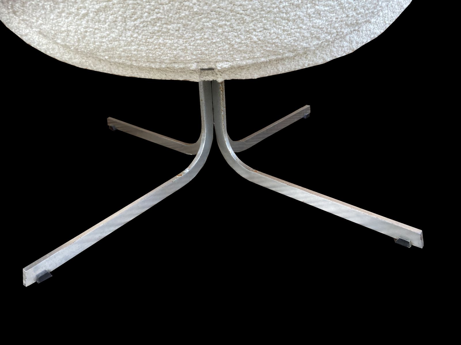 Pair Of Early Model F545, Large Tulip Chairs By Pierre Paulin For Artifort Reupholstered In Off White Boucle Fabric photo 3750.0
