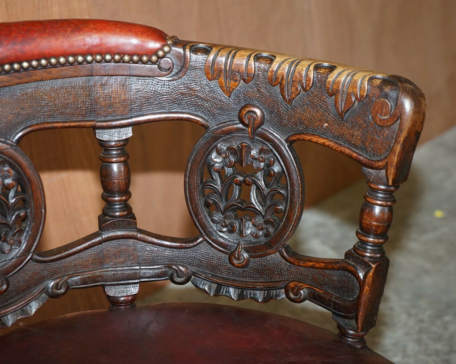 Antique Carved Victorian Oxblood Leather Burgermeister Chair 17th Century Design photo vinterior