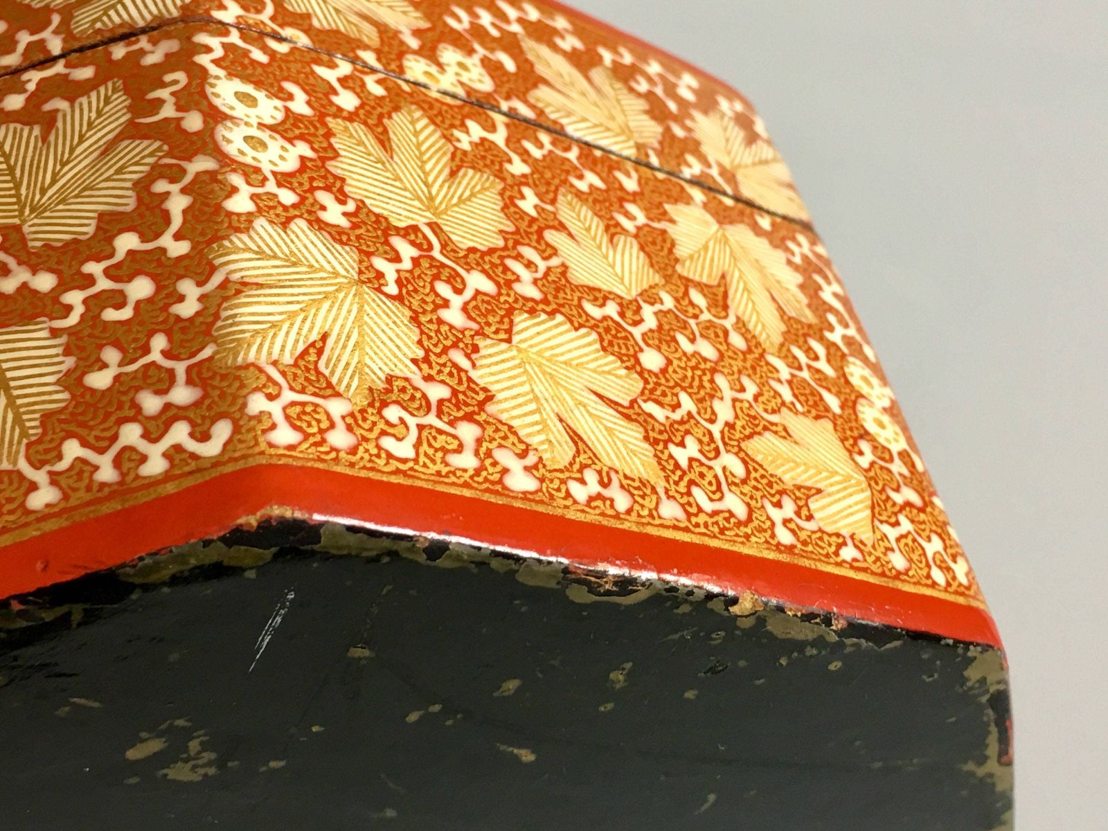 Mid Century Indian Ali Brothers Papier Mache Hand Painted Turban Box photo vinterior