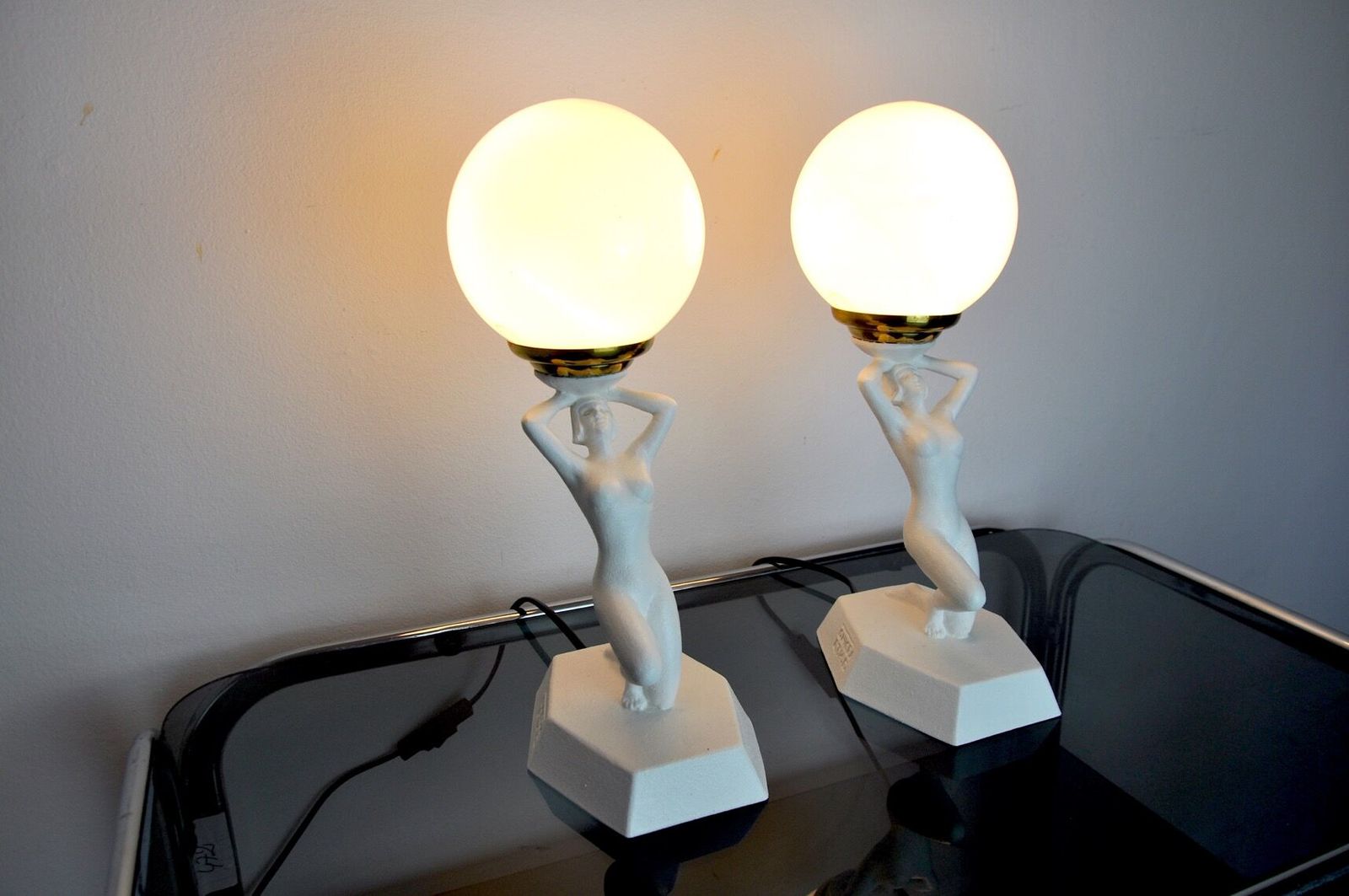 photo furniture Pair Of Lamps "Woman With The Ball" By Onices Eth 1980