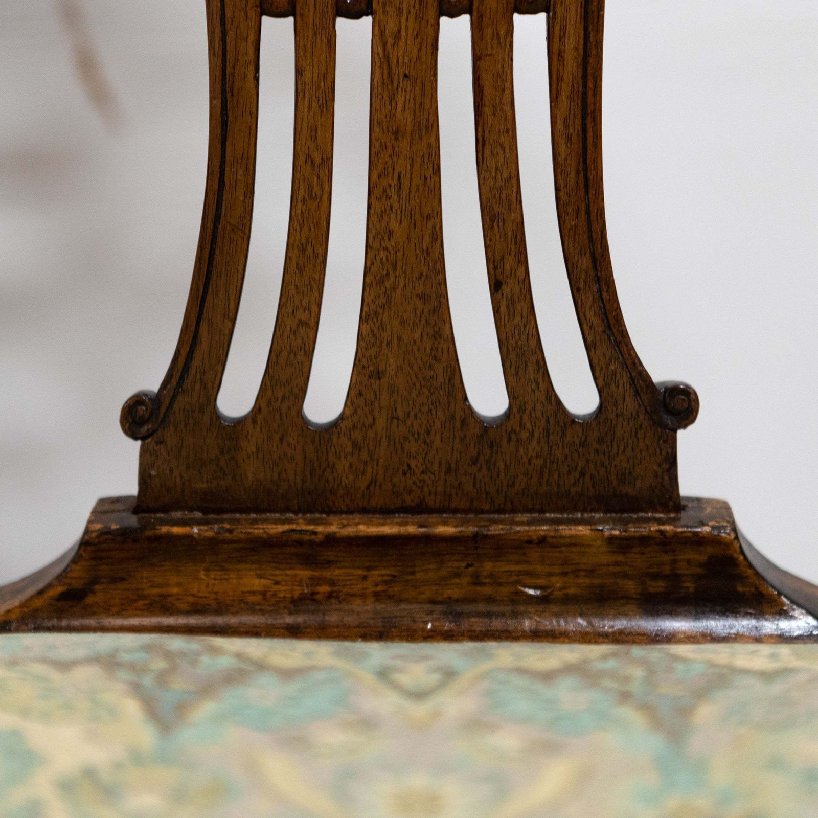 photo furniture Pair Of Antique Georgian Mahogany Side Chairs