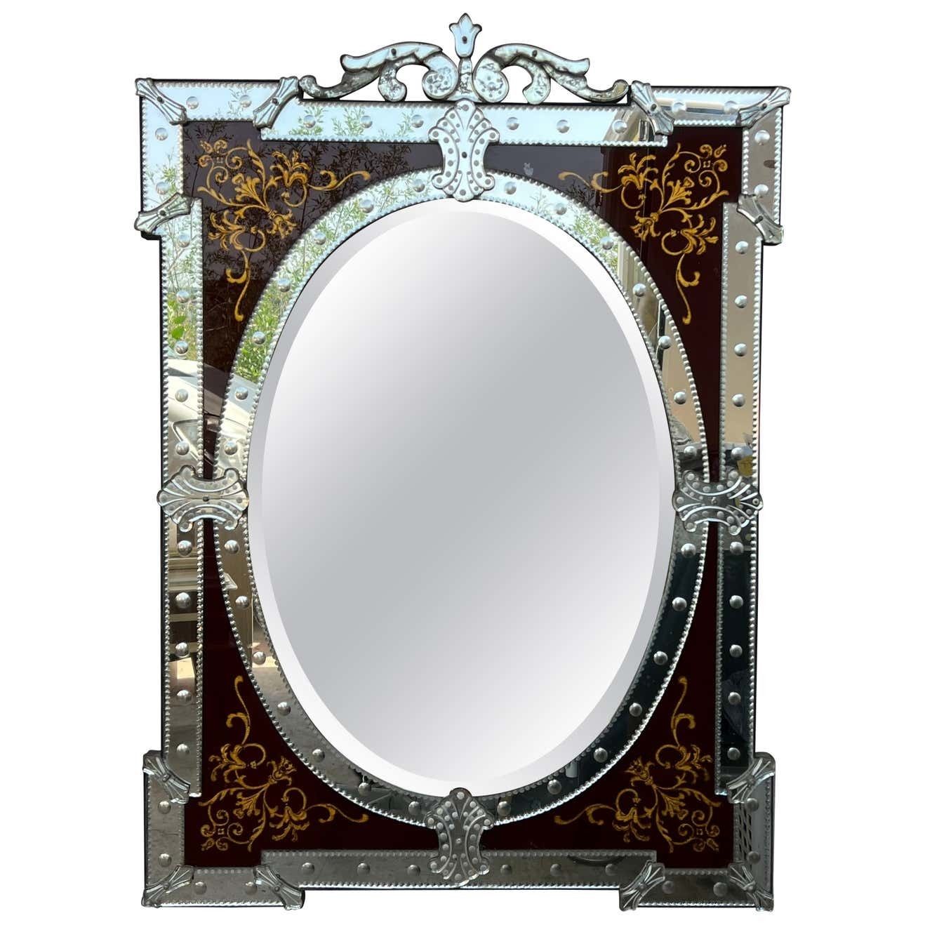 Miroir vénitien à fronton, verre grenat orné de fleurs, 1880-1900