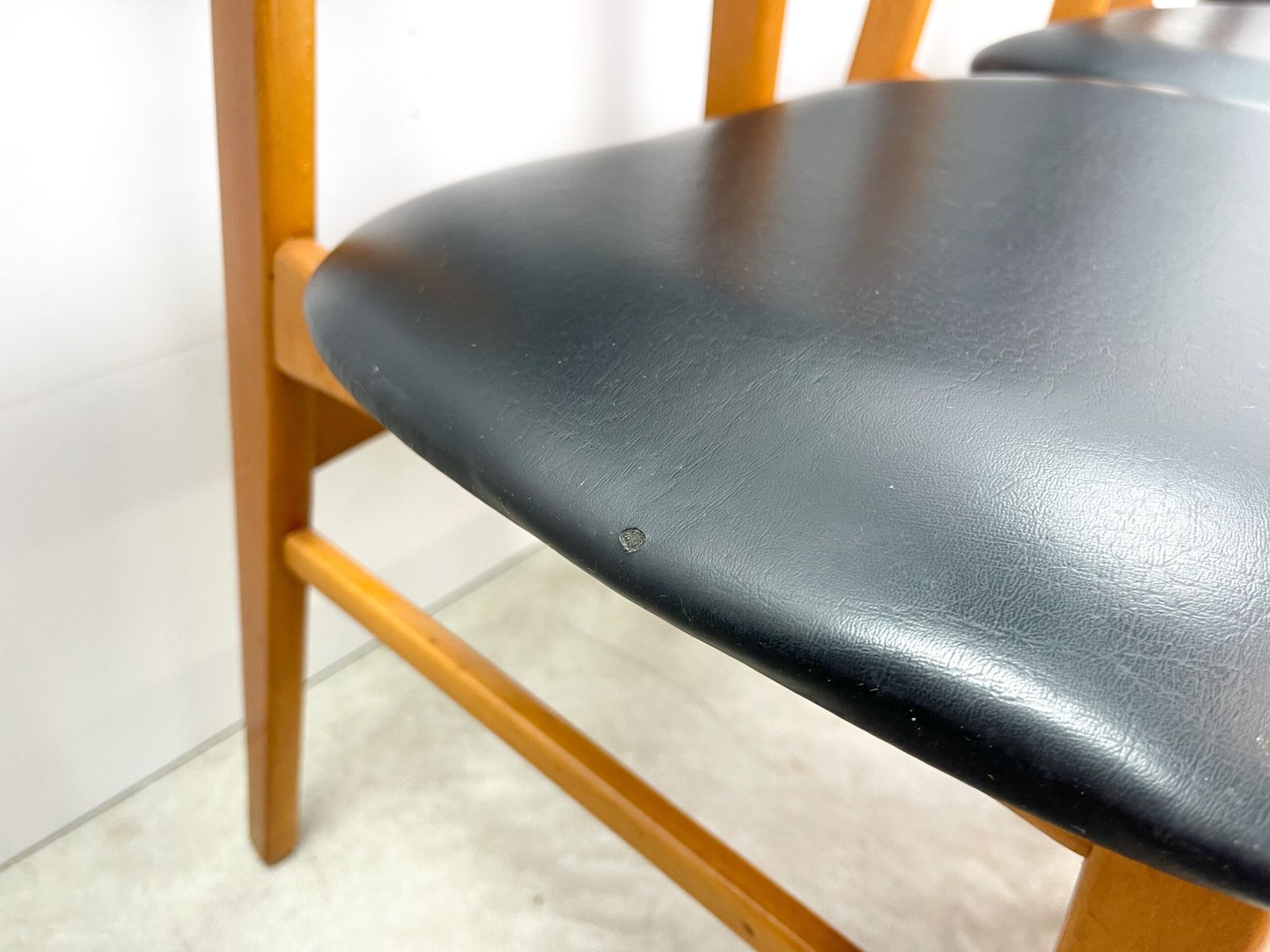 Skaileren Chairs With Wood Base photo buy