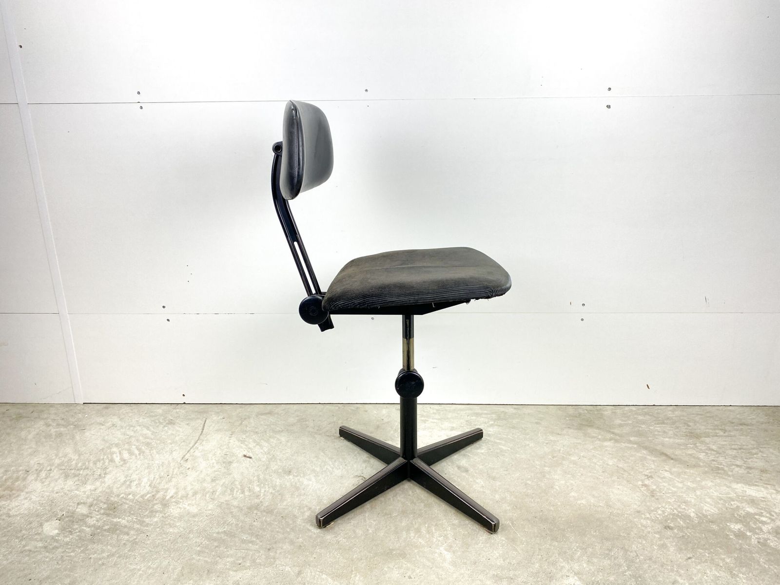 Black Ahrend De Cirkel Office Chair photo 142.0