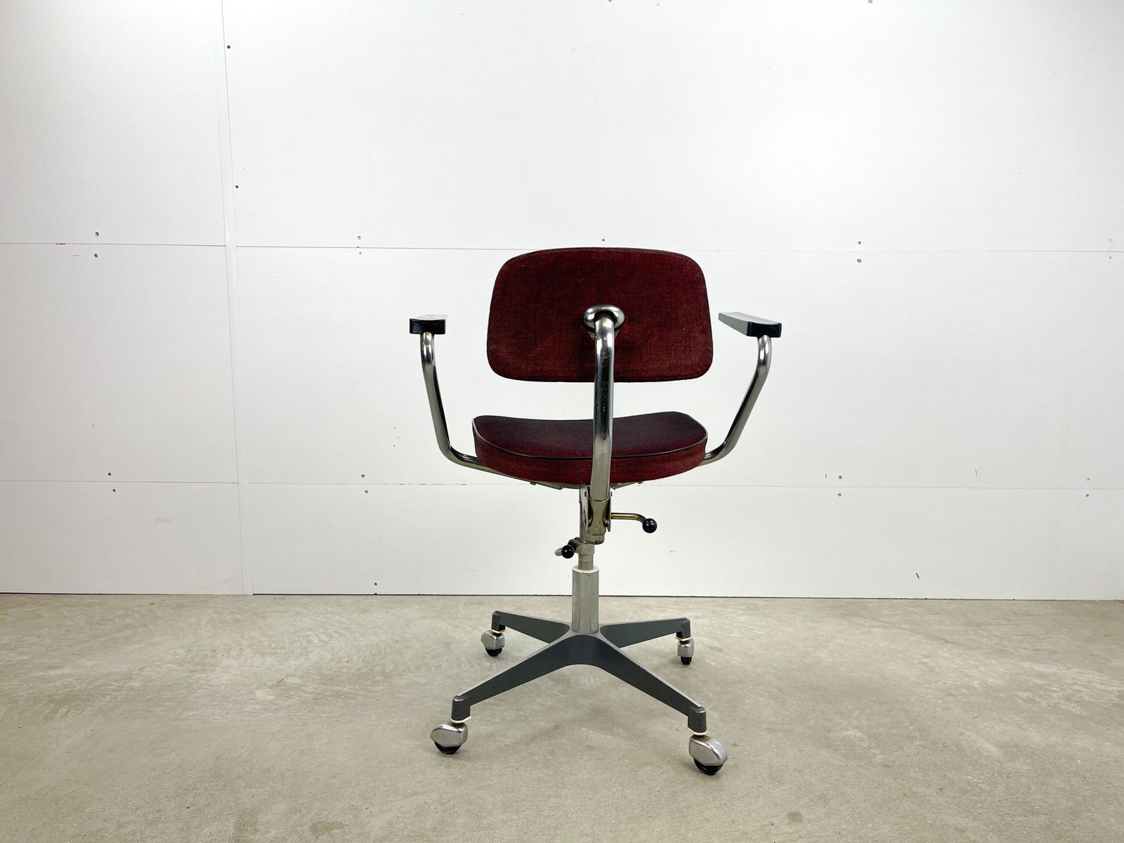 113.0 Office Chair With Armrests photo