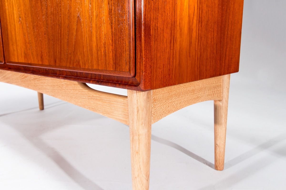 Mid Century Teak & Oak Cabinet, Danish Scandinavian Design 1950’s photo vinterior