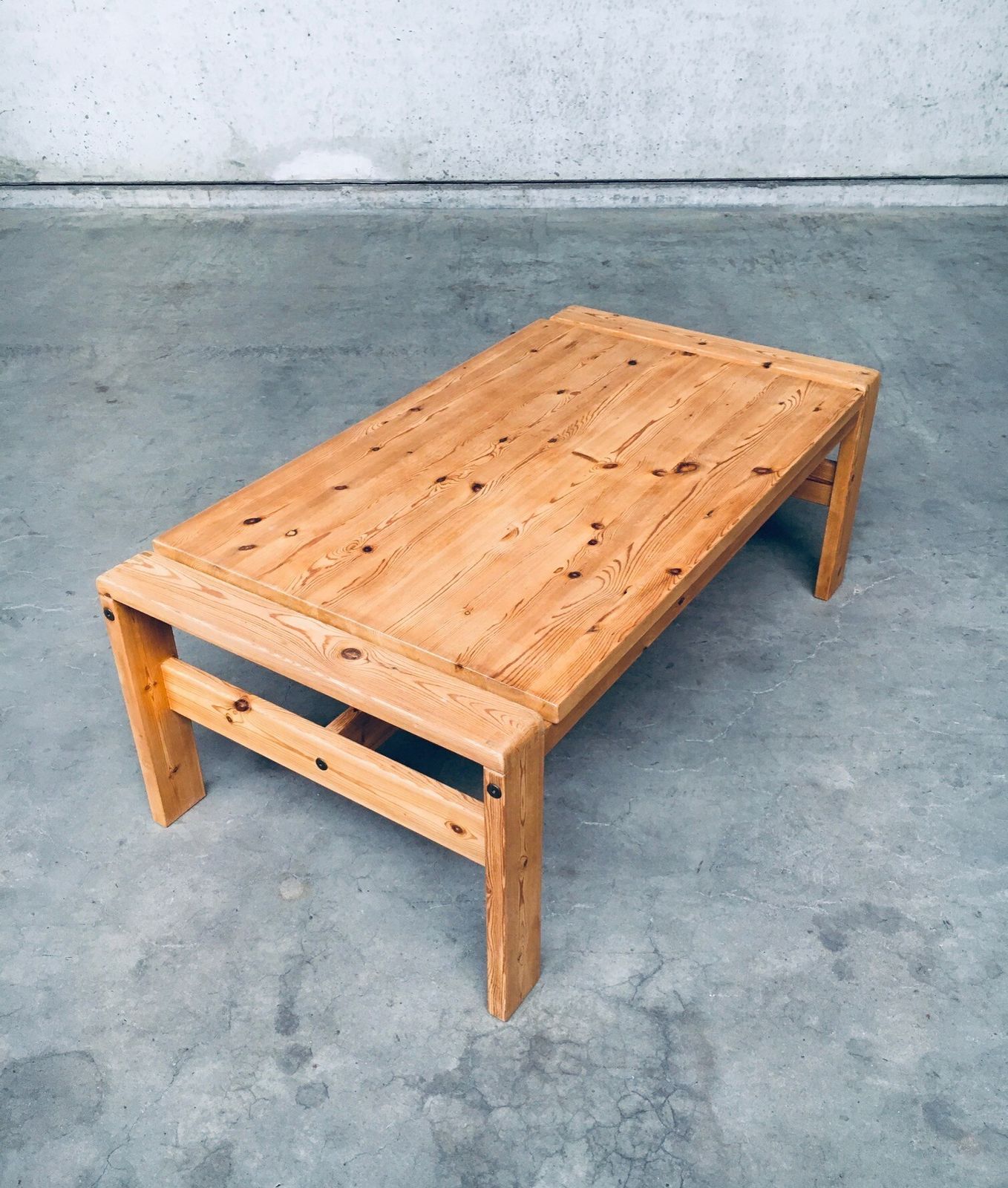 photo for sale Scandinavisch Modern Design Salontafel Van Massief Grenenhout, Denemarken, Ca. Jaren 1970