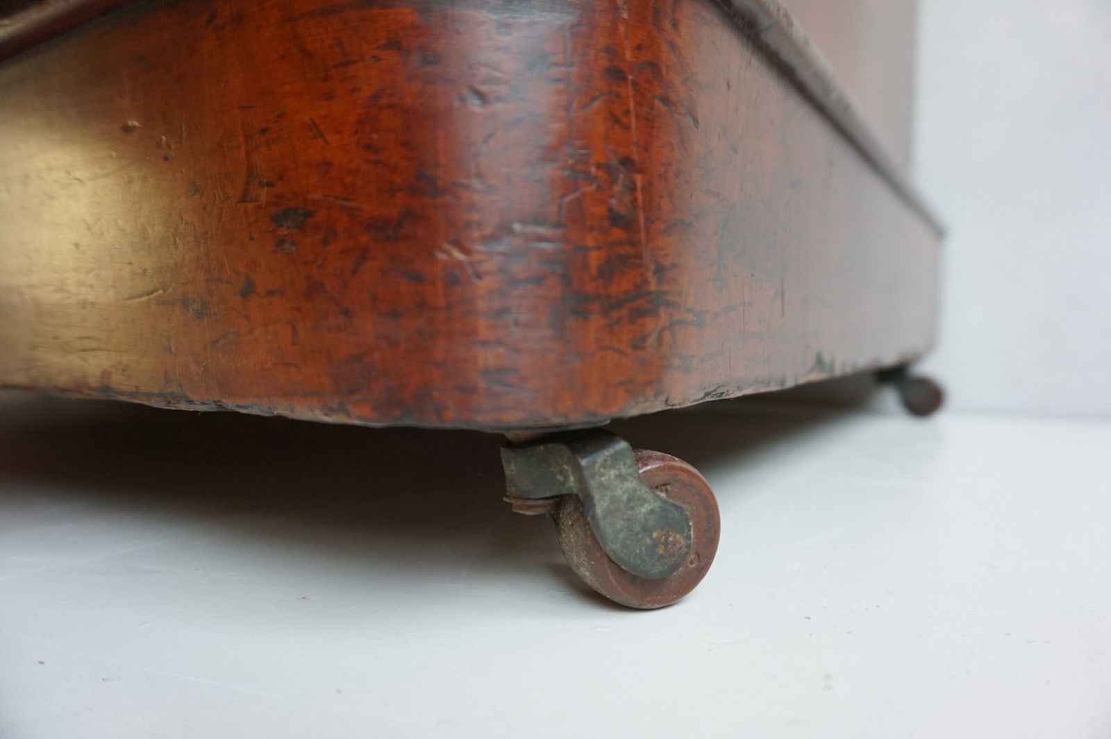 photo vinterior Antique Mahogany Desk Or Dressing Table