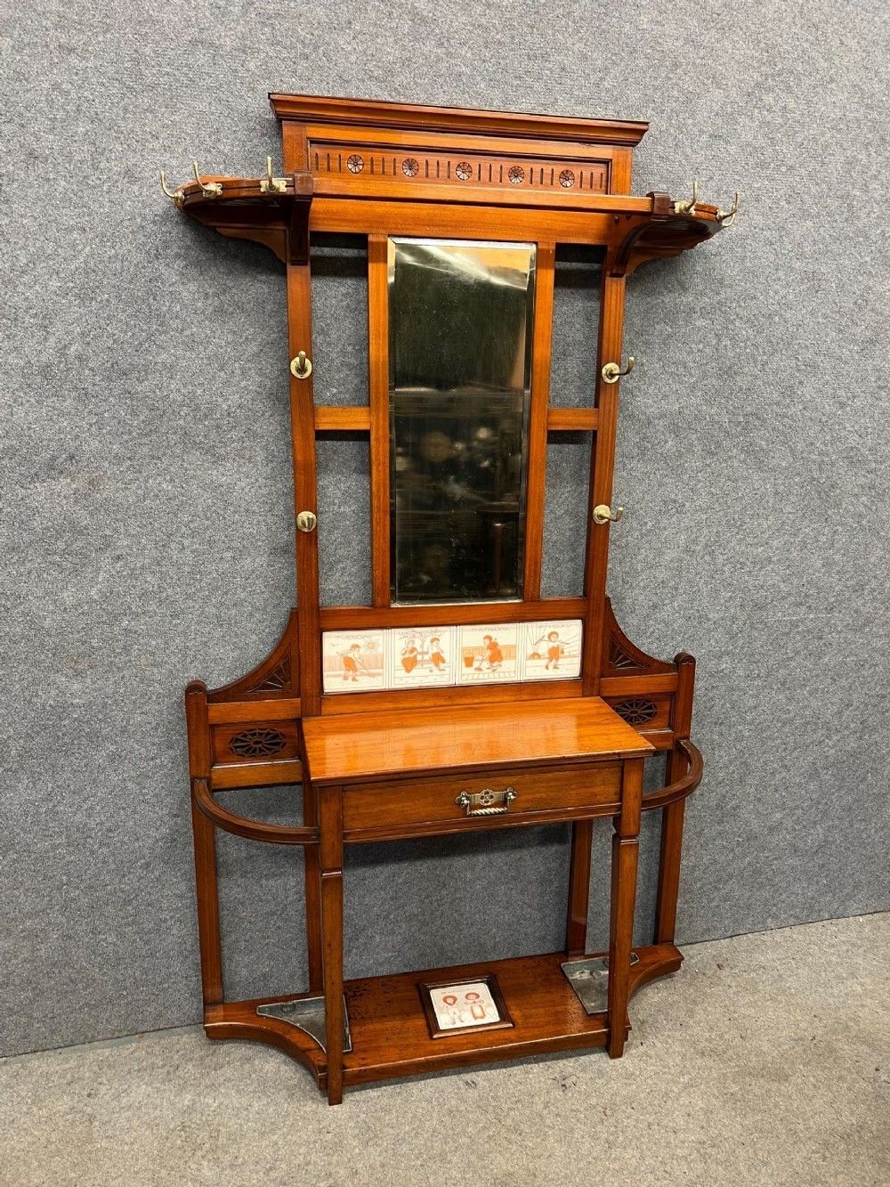 photo vintage Rare Ellen E. Houghton Of Minton Tiled Hall Stand And Hall Chairs "Days Of The Week"