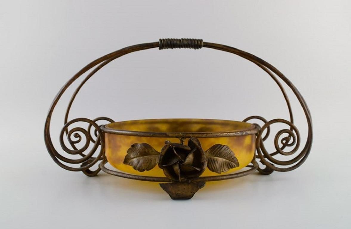 Muller Frères, Luneville, Bowl In Mouth Blown Art Glass With Handle