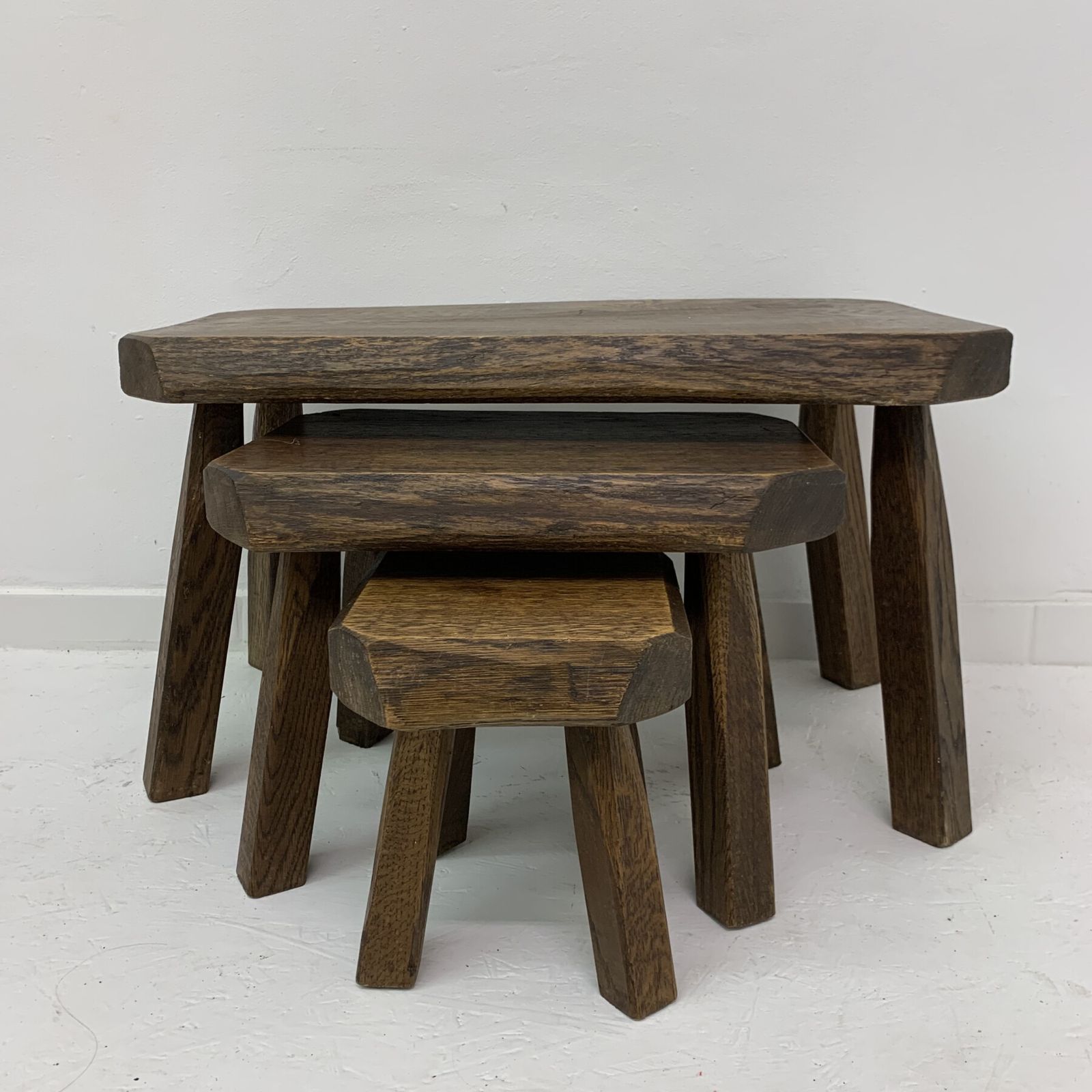 Set Van 3 Brutalist Eiken Bijzettafels, Jaren 1970 photo Meubels