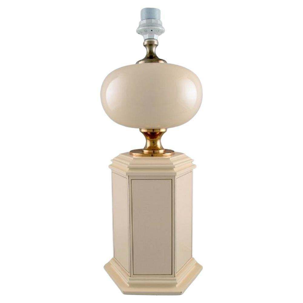 Le Dauphin, France, Large Table Lamp In Cream Lacquered Metal And Brass, 1970s photo 590.0
